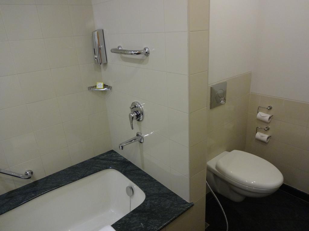 Lemon Tree Hotel, Gachibowli, היידראבד חדר תמונה